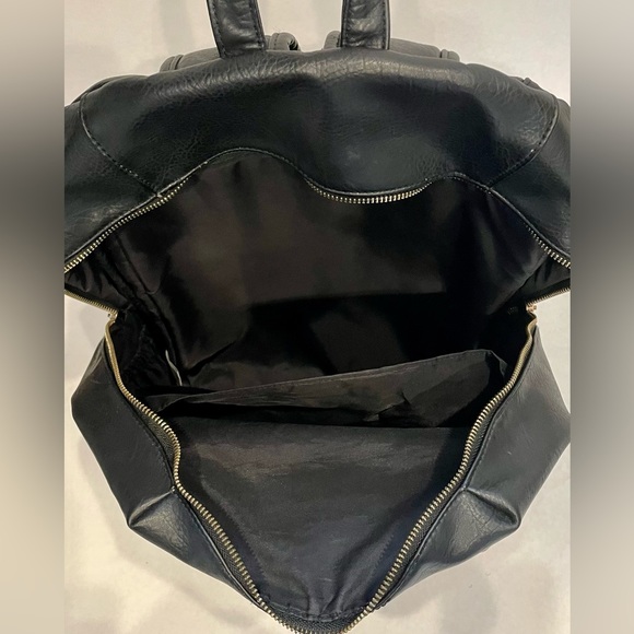 Honest Co. diaper backpack - Picture 3 of 8